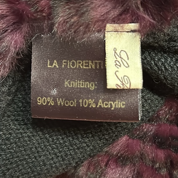 New La Fiorentina shawl. Black and purple real dyed rabbit fur. - Picture 4 of 7